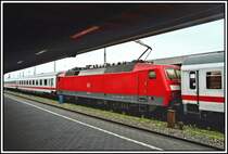 120 134 steht mit dem InterCity 1943 von K�ln nach Berlin-S�dkreuz im Bahnhof Hamm (Westf) und wartet auf die Weiterfahrt.