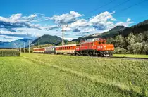 1020 018-6 der EBFL fährt mit dem SR 14811 (Zell am See - Schwarzach-St. Veit - Spttal-Millstättersee - Lienz) bei Berg im Drautal vorüber.
Aufgenommen am 12.8.2017.