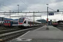 SBB: Abenddämmerung.
Drei Generationen in Delémont auf den nächsten Einsatz wartend am 12. August 2017.
Foto: Walter Ruetsch