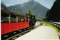 Lok 3 der Achsenseebahn hat umgesetzt und steht nun zur Abfahrt nach Jenbach bereit. im Bahnhof Achensee, Sommer 2006