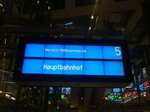 Herzlich Willkommen im Hauptbahnhof (Berlin). Aufgenommen am 26.05.06
