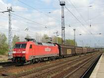 152 103 kommt mit ihrem G�terzug aus Mukran am 19.04.07 im Bereich des Rostocker-�berseehafens an. (Rostock Dierkow),