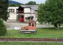 SBB: Ganz alleine und verlassen wartet schon seit vielen Jahren ein rostiger Tm I, ehemals SBB, in Delémont sein weiteres Schicksal ab. Die Aufnahme entstand am 12. August 2017.
Foto: Walter Ruetsch