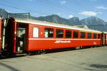 RhB - AB 1529 am 14.03.1999 in Landquart - 1./2.Klasse Einheitspersonenwagen (Typ I) - �bernahme 27.12.1965 - FFA/SIG - Fahrzeuggewicht 18,00t - Sitzpl�tze 18/31 - L�P 18,42m - zul�ssige Geschwindigkeit 90 km/h - �2=30.09.1994 - Logo RhB in italienisch - Lebenslauf: ex AB 1529 - 05/1999 ausr - 09/1999 B 2292 - Hinweis: gescanntes Dia
