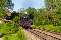 01 519 zieht ihren Sonderzug in die Bodolzer Kurve hinter Lindau Hbf auf dem Weg nach Ulm hinauf. 26.5.17