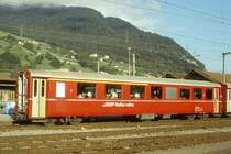 RhB - AB 1532 am 29.08.1996 in Landquart - 1./2.Klasse Einheitspersonenwagen (Typ I) - �bernahme 12.01.1966 - FFA/SIG - Fahrzeuggewicht 18,00t - Sitzpl�tze 18/31 - L�P 18,42m - zul�ssige Geschwindigkeit 90 km/h - �2=18.07.1990 - Logo RhB in rh�toromanisch - Lebenslauf: ex AB 1532 - 12/1998 ausr - 04/1999 B 2295 - Hinweis: Griffstangen neben den T�ren, gescanntes Dia

