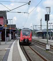 DB Regio 442 103/603 als RE 9 (10911)  Rhein-Sieg-Express  setzt am 13.08.17 nach einem Halt in Au (Sieg) seine Fahrt von Aachen Hbf nach Siegen Hbf fort.