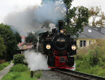 Bevor ich mich mit dem Rad auf zum Brocken machte, knippste ich 99 5901 und 99 5902 mit dem Traditionszug P8991 (Wernigerode - Brocken), die das selbe Ziel hatten.

Wernigerode, 05. August 2017