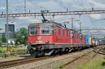 Dreifach Traktion, mit den Loks 420 342-8, 11267 und 11266, durchfahren den Bahnhof Pratteln. Die Aufnahme stammt vom 12.08.2017.