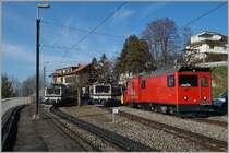 Ver dem Hintergrund der Rochers de Naye Bhe 4/8 301  Montreux und 304  La Tour de Peilz  steht die Hem 2/2 11.
Glion, den 8. Dez. 2015 
