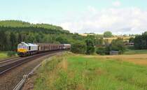 077 032-6 (EK 56009) nach Schwandorf wurde am 16.08.17 über Marktredwitz umgeleitet. Hier ist der Zug bei Lengenfeld/Groschlattengrün zu sehen.