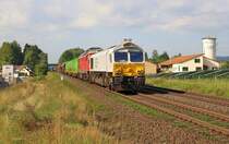 077 032-6 und 233 112 (EK 56009) nach Schwandorf wurde am 17.08.17 über Marktredwitz umgeleitet. Hier ist der Zug in Waldershof zu sehen.