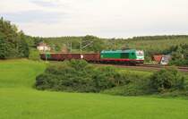 264 005-0 (TRG-Traingula Logistik GmbH) ist am 17.08.17 bei Jößnitz/V. mit einem Sandzug von Kayna nach Heilbronn zu sehen.