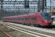 19.07.2017 15:49 ETR AGV 575 11 der Privatbahn NTV von Venezia Santa Lucia nach Napoli Centrale bei der Einfahrt in den Bahnhof Roma Tiburtina. 