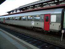 Wagenkomposition eines TER200 R�gion Alsace: 
Dies sind (schon seit einigen Jahren) mit max. 200 km/h verkehrende Regionalz�ge, auf der Relation Strasbourg-Mulhouse (-Basel).
Die Wagen sind hierf�r adaptierte Schnellzugwagen.
Hier der 2.Klasse-Wagen B11tu 50 87 21-97 530-0 mit einer ganz anderen T�rkonstruktion.

03.03.2007 Strasbourg