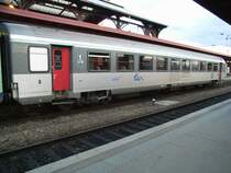 Wagenkomposition eines TER200 R�gion Alsace: 
Dies sind (schon seit einigen Jahren) mit max. 200 km/h verkehrende Regionalz�ge, auf der Relation Strasbourg-Mulhouse (-Basel).
Die Wagen sind hierf�r adaptierte Schnellzugwagen.
Hier der 1.Klasse-Wagen A10tu 50 87 13-37 512-1 .

03.03.2007 Strasbourg


