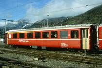 RhB - AB 1532 am 11.04.1998 in Landquart - 1./2.Klasse Einheitspersonenwagen (Typ I) - �bernahme 12.01.1966 - FFA/SIG - Fahrzeuggewicht 18,00t - Sitzpl�tze 18/31 - L�P 18,42m - zul�ssige Geschwindigkeit 90 km/h - �2=20.09.1996 - Logo RhB in rh�toromanisch - Lebenslauf: ex AB 1532 - 12/1998 ausr - 04/1999 B 2295 - Hinweis: Griffstangen neben den T�ren, gescanntes Dia
