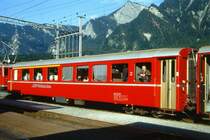 RhB - AB 1533 am 01.09.1993 in Untervaz - 1./2.Klasse Einheitspersonenwagen (Typ I) - �bernahme 27.01.1966 - FFA/SIG - Fahrzeuggewicht 18,00t - Sitzpl�tze 18/31 - L�P 18,42m - zul�ssige Geschwindigkeit 90 km/h - �2=18.12.1992 - Logo RhB in deutsch - Lebenslauf: ex AB 1534 - 08/1998 ausr - 01/1999 B 2297 - Hinweis: Griffstangen neben den T�ren, gescanntes Dia
