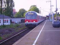 Die RB nach Pinneberg verl�sst Elmshorn. Ich finde die Steuerwagen der Bauart Karlsruhe sind die besten. Elmshorn, 9.5.07
