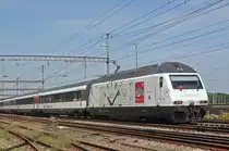 Re 460 044-1, mit der Gottardo 2016 Werbung, durchfährt den Bahnhof Muttenz. Die Aufnahme stammt vom 24.08.2017.