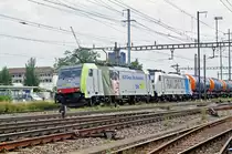 Doppeltraktion, mit den Loks 486 504-4 und 187 004-7, durchfahren den Bahnhof Pratteln. Die Aufnahme stammt vom 21.08.2017.