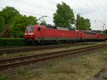120 111 mit zwei 140ern und langem Gem G�terzug am 10.5.2007 beim Verlassen der �berholung im Bahnhof Eystrup (KBS 380) in Richtung Bremen