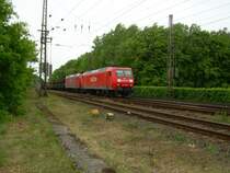 145 038 mit Schwestermaschine und Gem G�terzug am 10.5.2007 bei der Durchfahrt durch den Bahnhof Eystrup an der KBS 380