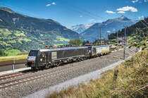 Nachschuss von MRCE 189 278-6 und MRCE 189 937-6 bei der Durchfahrt, durch den ehemaligen Bahnhof Angertal.
Aufgenommen am 30.8.2017.