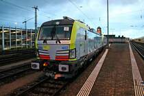 Am Morgen des 27.04.2016 standen die ersten beiden BLS Cargo Vectrons (Re 475 402 & Re 475 401) zusammen auf dem südlichen Stumpfgleis von Bahnsteig 2/3 im Badischen Bahnhof von Basel abgestellt, welche sogar von einer Sicherheistfirma gegen Graffiti-Sprayer beschützten.