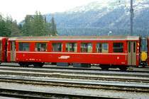 RhB - AB 1544 am 27.05.1990 in St.Moritz - 1./2.Klasse verk�rzter Einheitspersonenwagen (Typ I) f�r Berninabahn - �bernahme 1968 - FFA/SWP - Fahrzeuggewicht 13,00t - Sitzpl�tze 12/31 - L�P 14,91m - zul�ssige Geschwindigkeit 90 km/h - �3=24.07.1981 - Logo nur RhB - Hinweis: Griffstangen neben den T�ren, gescanntes Dia
