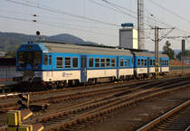 843 009-2 steht abfahrbereit Richtung Benesov nad Ploucnici. 26.08.2017 17:43 Uhr.
Decin hln.