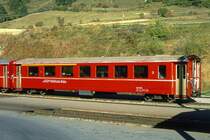 RhB - AB 1565 am 30.09.1990 in Scuol - 1./2.Klasse Einheitspersonenwagen (Typ II) - �bernahme 31.12.1975 - FFA/SWP - Fahrzeuggewicht 15,00t - Sitzpl�tze 18/28 - L�P 18,50m - zul�ssige Geschwindigkeit 90 km/h - �2=06.02.1986 - Logo RhB in deutsch - Hinweis: mit Griffstangen neben den T�ren, Anschriftenfeld schmal, gescanntes Dia
