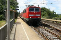 111 016 DB  kommt mit dem RE4 von Aachen-Hbf nach Dortmund-Hbf und kommt aus Richtung Aachen-Hbf,Aachen-Schanz,Aachen-West,Laurensberg,Richterich und fährt durch Kohlscheid in Richtung erzogenrath,Palenberg,Zweibrüggen,Frelenberg,Geilenkirchen,Süggerrath,Lindern,Brachelen,Hückelhoven-Baal,Baal,Erkelenz,Herrath,Beckrath,Wickrath,Rheydt-Hbf,Mönchengladbach-Hbf.
Aufgenommen von Bahnsteig 1 in Kohlscheid.
Bei Sommerwetter am Mittag vom 8.7.2017.