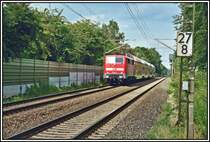 111 146 f�hrt mit einen RE2  RHEIN-HAARD-EXPRESS  bei Haltern am See zum Ziel M�nchengladbach. Aufgenommen im Herbst 2005
