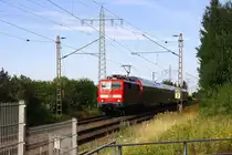 111 011-3 DB kommt mit dem RE4 von Dortmund-HBf nach Aachen-Hbf und kommt aus Richtung Neuss-Hbf,Mönchengladbach-Hbf,Rheydt-Hbf,Wickrath,Beckrath,Herrath und fährt durch Mennekrath in Richtung  Erkelenz,Baal,Hückelhoven-Baal,Brachelen,Lindern,Süggerath,Geilenkirchen,Frelenberg,Zweibrüggen,Übach-Palenberg,Rimburg,Finkenrath,Hofstadt,Herzogenrath, Kohlscheid,Richterich,Laurensberg,Aachen-West,Aachen-Schanz,Aachen-Hbf.
Aufenommen von einem Weg in Mennekrath.
Bei Sommerwetter am Abend vom 17.7.2017.