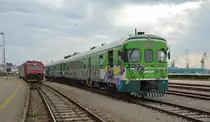 Kroatische und slowenische Triebzüge im Bahnhof Pula/Kroatien; 19.08.2017