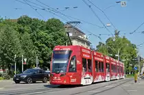 Be 6/8 Flexity 5010, mit der Werbung für Turkish Airlines, fährt zur Haltestelle der Linie 8 am Bahnhof SBB. Die Aufnahme stammt vom 29.08.2017.