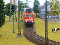 Und hier hab ich sie von der Front fotografiert: Die M�rklin BR 111 095-6 mit Aral-Kesselwagen vor rotem Signal auf meiner Modellbahnanlage. 11.05.07.