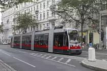 Triebwagen 111,Linie 52,Wien Mariahilferstraße,3.09.2017.