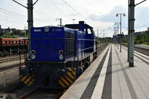 In Osterburken finden der Zeit Umbaumassnahmen statt, weshalb verschiedene Bahnbauunternahmen hier schaffen und Material abgestellt haben. So auch die ESG, die ihre Diesellok Nr.1 alias 275 022-2 am Zwischenbahnsteig abgestellt hat. Samstag den 2.9.2017