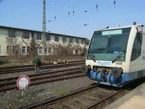 Ein  echtes Vorbildfoto  zum Thema �berschreiten der Gleise Verboten :-)
Rechts Rurtalbahn RTB RegioSprinter 6.016.1

D�ren
15.03.2007
