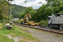 Hier zeige ich noch einmal ein Bild vom Zusammenbau des Tragwagens, auf dem der Saug/Spülcombi gefahren wird um zu seinem Einsatzort gebracht zu werden. Zusehen ist wie die erste Tragrampe angebracht wird.
Donnerstag den 7. September 2017