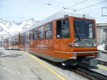 Zahnrad Triebwagen Bhe 4/6 3083 im Endbahnhof auf dem Gornergrat am 18.04.2007