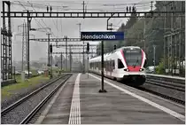 S25 nach Brugg mit RABe 523 037 in Hendschiken. (01.09.2017)