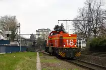 SECO 18 war zum Zeitpunkt der Aufnahme für die Deutsche Bahn im Einsatz und auf dem Weg nach Paderborn Nord.
Aufgenommen in Paderborn-Kasseler Tor am 11. April 2008.