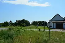 An vielen Bahnübergängen musste man vor der Überfahrt noch sichern wie hier in Dahnsdorf Richtung Niemegk.

Dahnsdorf 01.08.2017