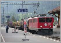 Ge 6/6 II 705  Pontresina/Puntraschigna  wartet mit G�terzug in Tiefencastel. (08.05.2007)