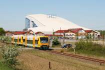 Sonderfahrt der ODEG mit VT 650.51 und VT 650.54 von Wittenburg nach Hagenow. Im Hintergrund der Snow Funpark von Wittenburg. 05.05.2007