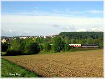 185 572-5 mit dem VfB-Sonderzug Stuttgart - Bochum bei �tisheim-Erlenbach. 12.05.07