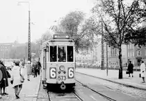 København / Kopenhagen Københavns Sporveje SL 6 (Tw 573 + Bw 15xx) Stadtzentrum, Slotsholmen, Christiansborg Slotsplads / Holmens Bro im Oktober 1968. - Scan von einem S/W-Negativ. Film: Ilford HP4.